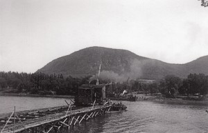 Photo : Début de la construction du pont de Beloeil - Mont-Saint-Hilaire. Source : SHBMSH